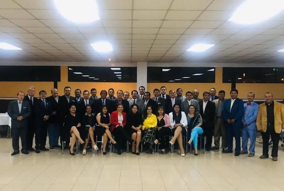 Abogadas y abogados del Colegio reunidos en el Salón Magno durante la sesión solemne por el Día del Abogado